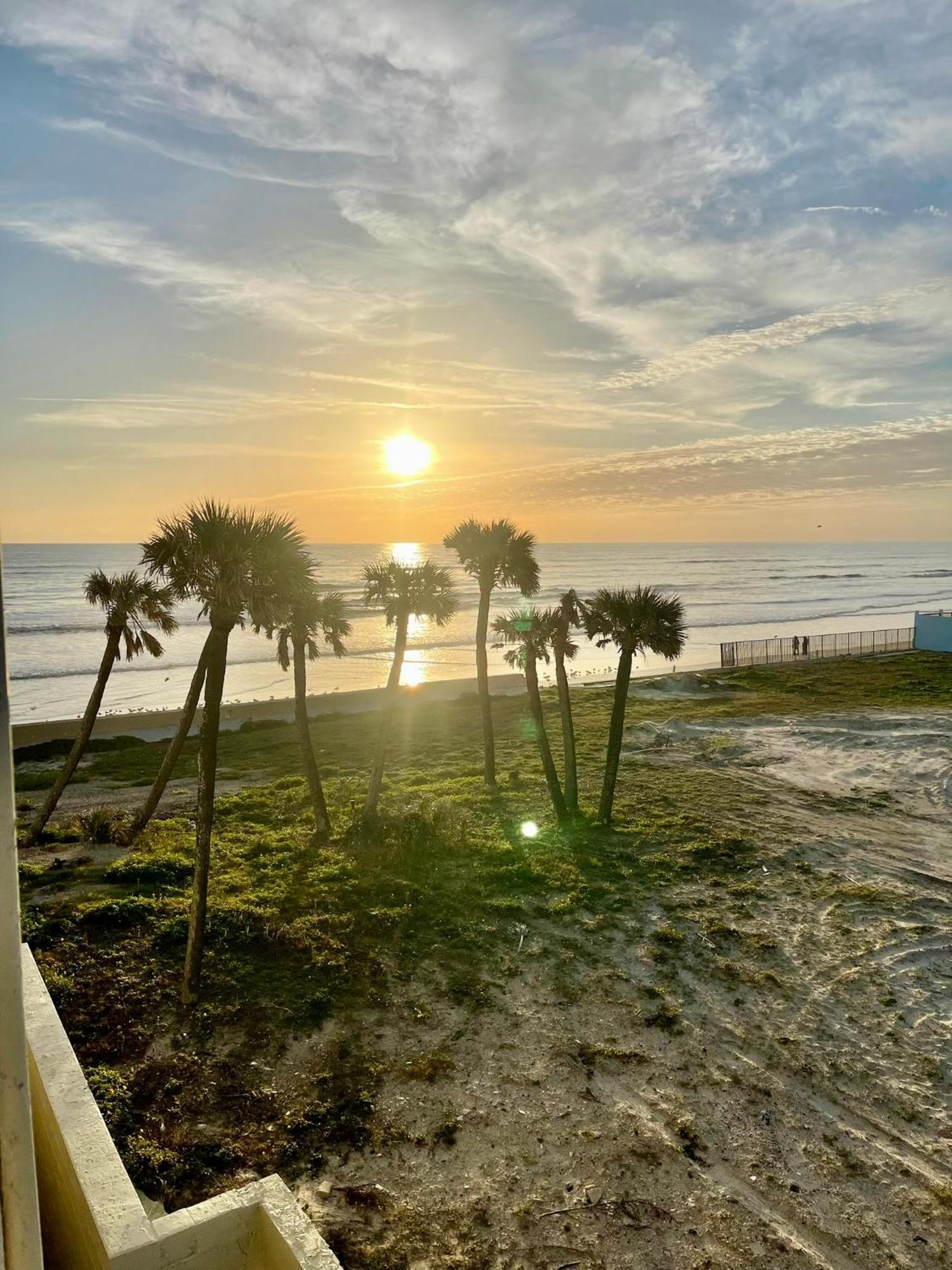 Sunset Studio Daytona Beachfront Екстер'єр фото